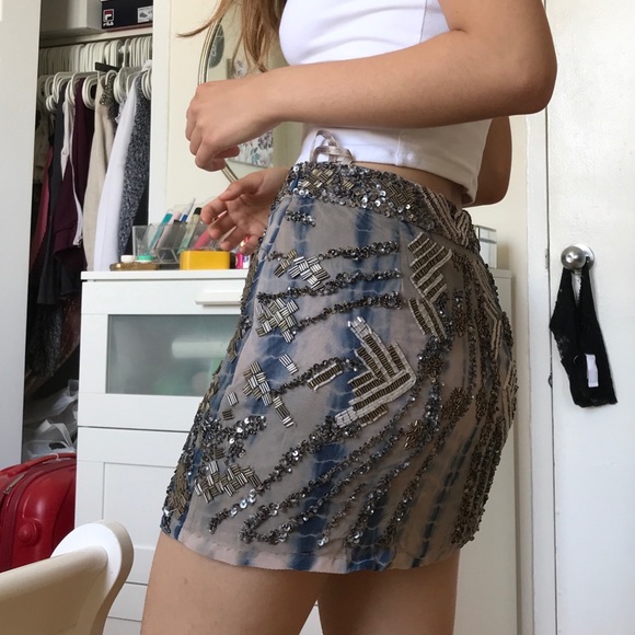 Mini skirt - Embroidered - Picture 2 of 4